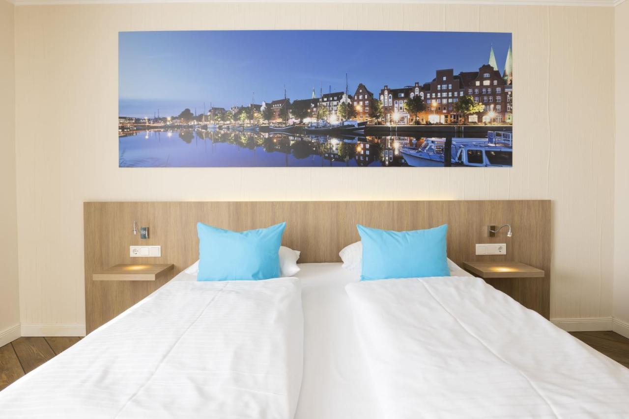 Hotel IV Jahreszeiten Luebeck Esterno foto