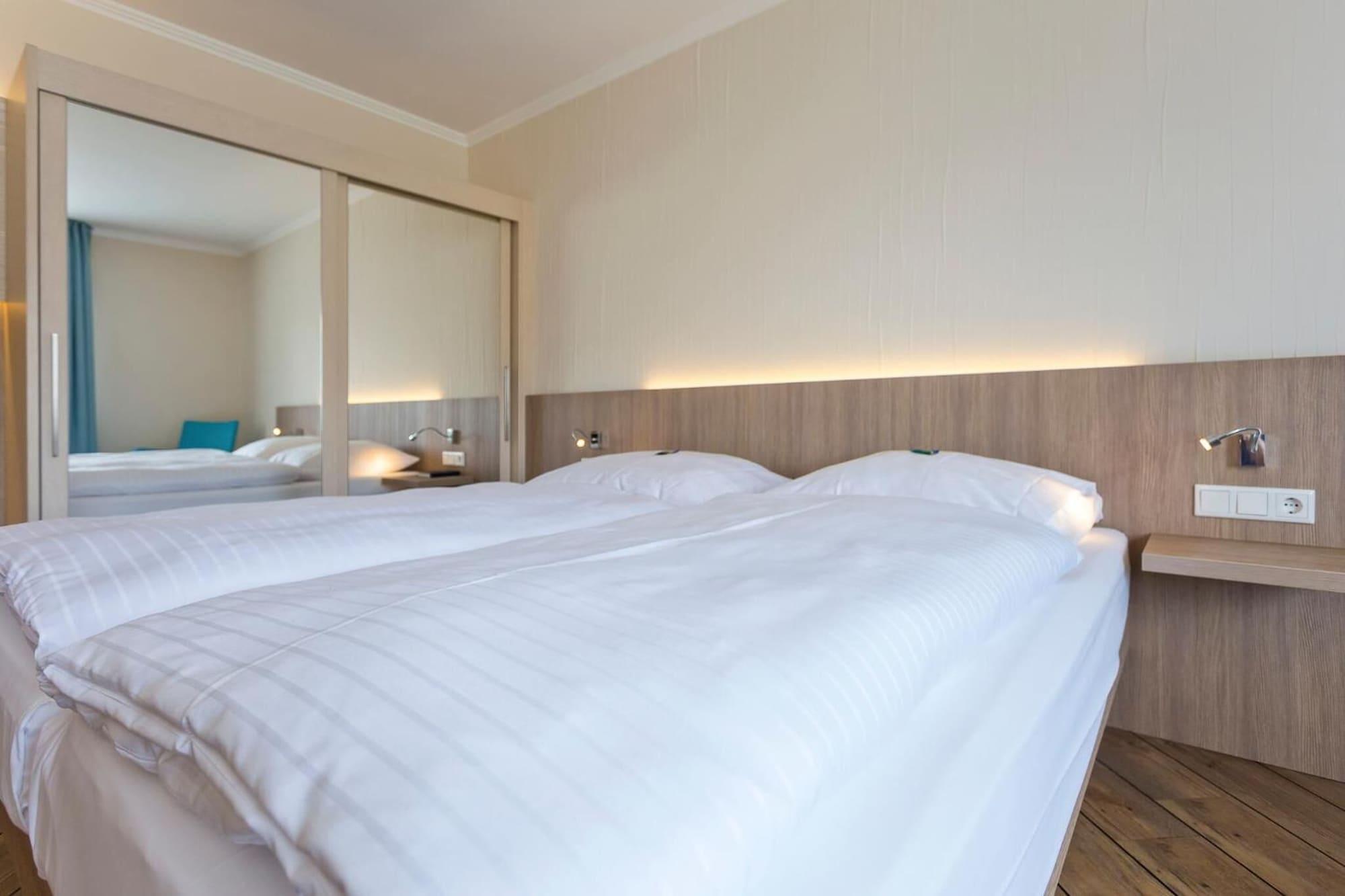 Hotel IV Jahreszeiten Luebeck Esterno foto
